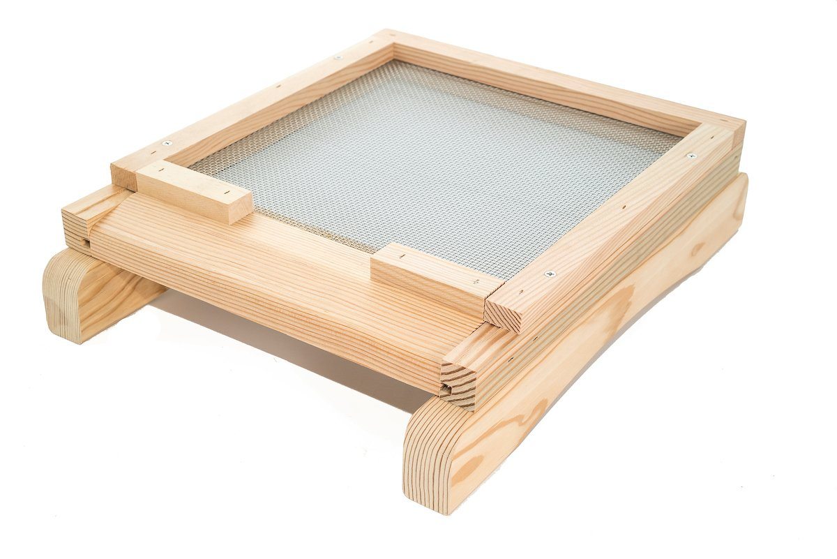 Douglas fir Warre screened bottom board with feet
